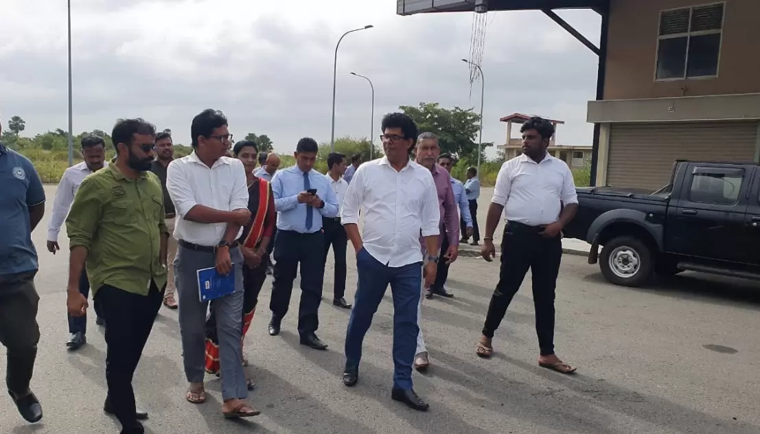யாழில் செயல்படாத பொருளாதார மையத்தை பார்வையிட்டார் – வசந்த சமரசிங்க