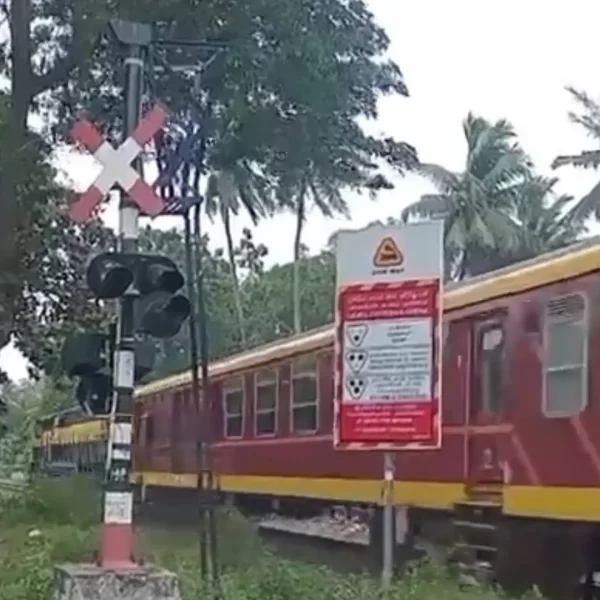 புகையிரத விபத்தை தடுத்த முச்சக்கர வண்டிச் சாரதிகள்